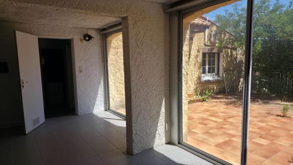 30400 VILLENEUVE LES AVIGNON, VILLA DE 163 M² AVEC 5 CHAMBRES SUR 743 M² SE TERRAIN CLOS