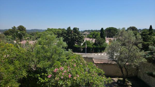 30400 VILLENEUVE LES AVIGNON, VILLA DE 163 M² AVEC 5 CHAMBRES SUR 743 M² SE TERRAIN CLOS