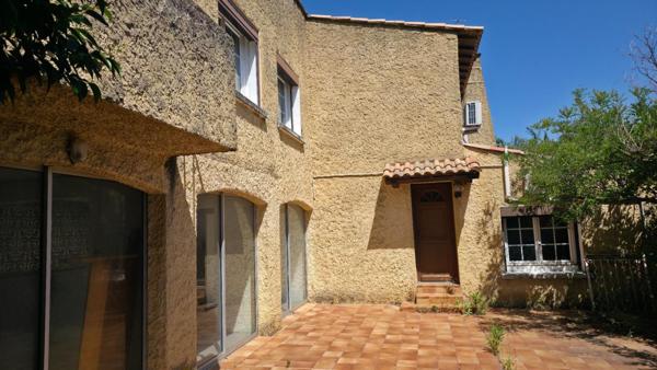 30400 VILLENEUVE LES AVIGNON, VILLA DE 163 M² AVEC 5 CHAMBRES SUR 743 M² SE TERRAIN CLOS