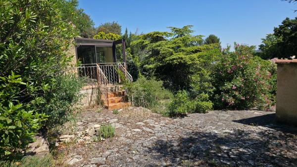 30400 VILLENEUVE LES AVIGNON, VILLA DE 163 M² AVEC 5 CHAMBRES SUR 743 M² SE TERRAIN CLOS