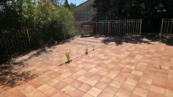 30400 VILLENEUVE LES AVIGNON, VILLA DE 163 M² AVEC 5 CHAMBRES SUR 743 M² SE TERRAIN CLOS