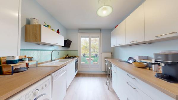 Caen - F4 de 75 m2 refait à neuf avec stationnement et double balcon