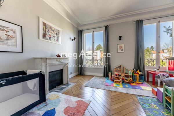 Maison à LE PERREUX-SUR-MARNE, 94170 - 12 pièces 300m²