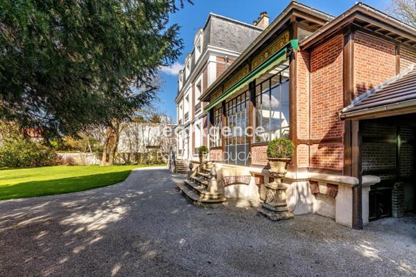 Maison à LE PERREUX-SUR-MARNE, 94170 - 12 pièces 300m²