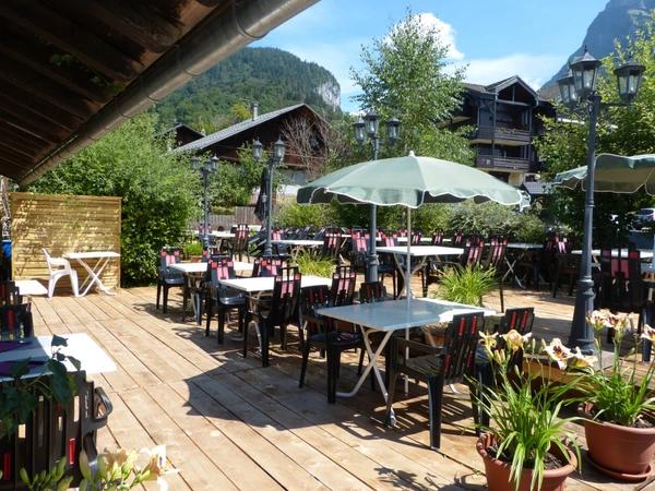 Murs commerciaux, Fonds de commerce, et appartement T5 à vendre SAMOENS (74)