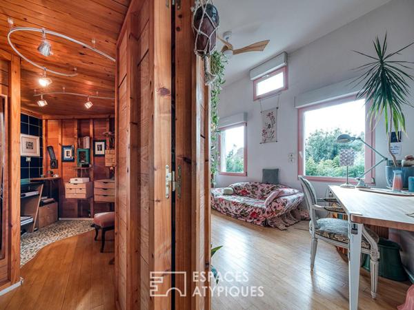 Maison familiale avec jardin paysager et piscine intérieure