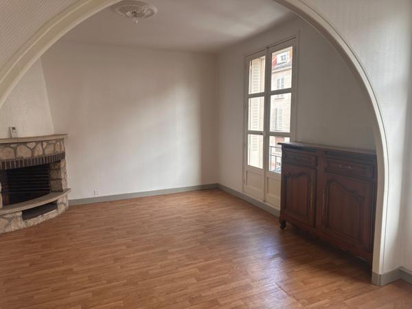 APPARTEMENT T4 / GARAGE / TERRASSE / 1ER - VITRY
