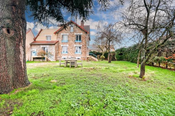 Maison bourgeoise en pierre de meulière 9 pièces - 6 chambres - Savigny sur Orge (91)