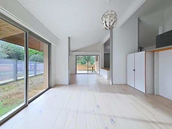 Maison d'architecte à rénover proche Mandavit.