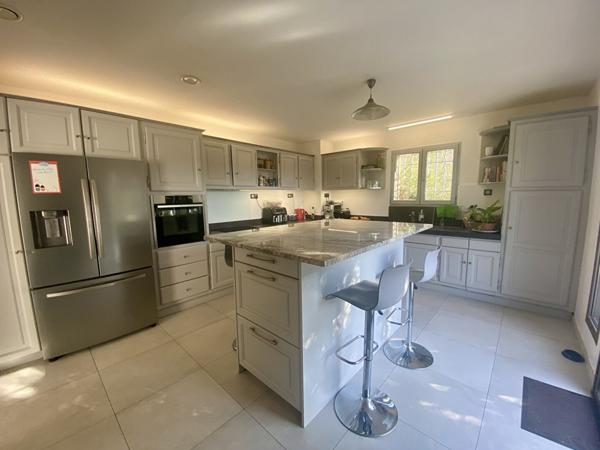 Maison Taillades 7 pièce(s) 203 m2