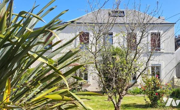 A environ 700m du centre-ville