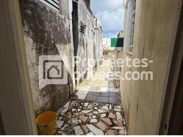 Maison individuelle 4 pièce(s) à rénover, Baie-Mahault