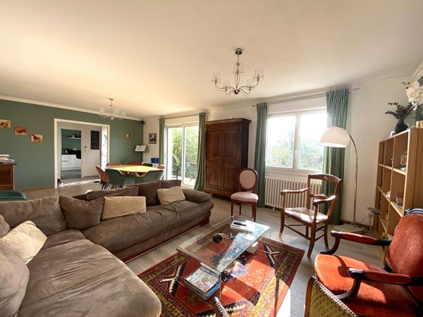 PAU - proche centre ville : Maison Familiale de 260 m² sur un terrain arboré de 610 m²