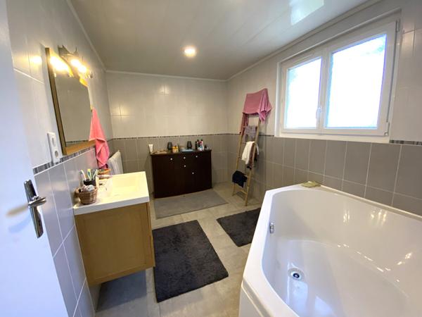 PAU - proche centre ville : Maison Familiale de 260 m² sur un terrain arboré de 610 m²