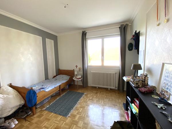 PAU - proche centre ville : Maison Familiale de 260 m² sur un terrain arboré de 610 m²