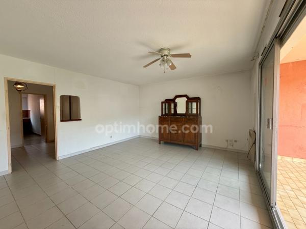 A Vendre - spacieux 3 pièces dernier étage avec Terrasse et Garage - Vallauris Centre (06)