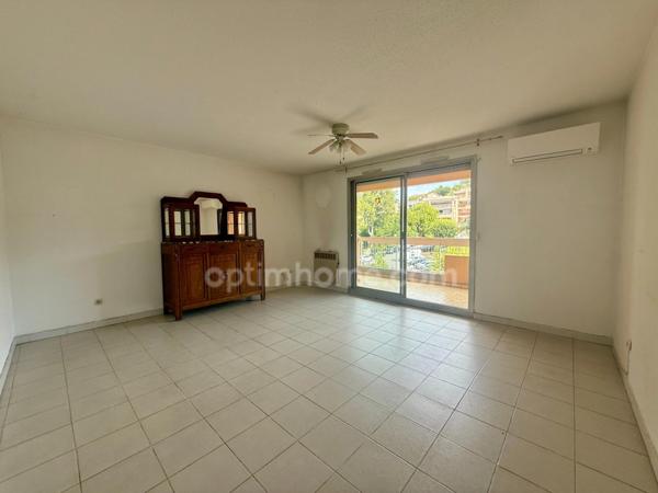 A Vendre - spacieux 3 pièces dernier étage avec Terrasse et Garage - Vallauris Centre (06)