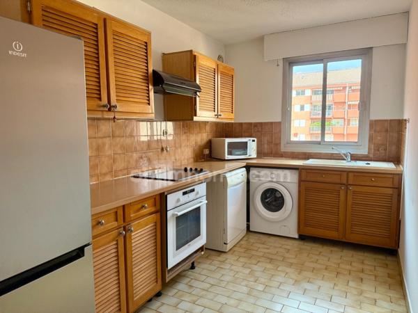 A Vendre - spacieux 3 pièces dernier étage avec Terrasse et Garage - Vallauris Centre (06)