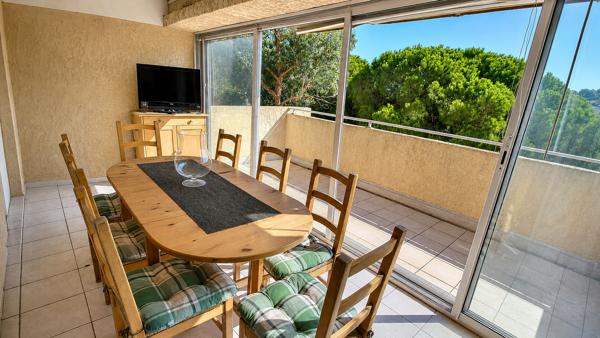 Beau Studio dernier étage avec grande terrasse