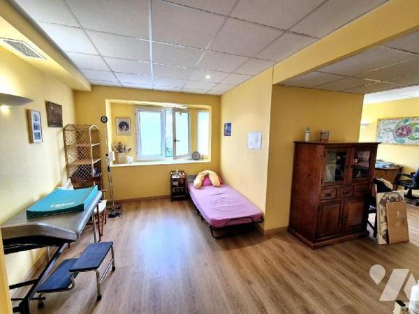 Idéalement situé proche du centre ville et de la gare, sur une avenue fréquentée, venez découvr...