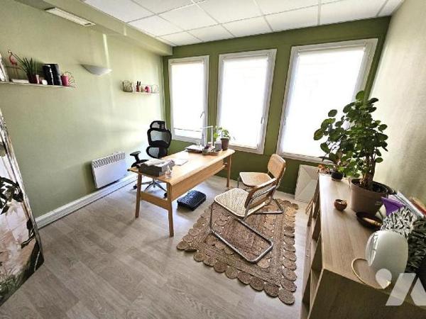 Idéalement situé proche du centre ville et de la gare, sur une avenue fréquentée, venez découvr...