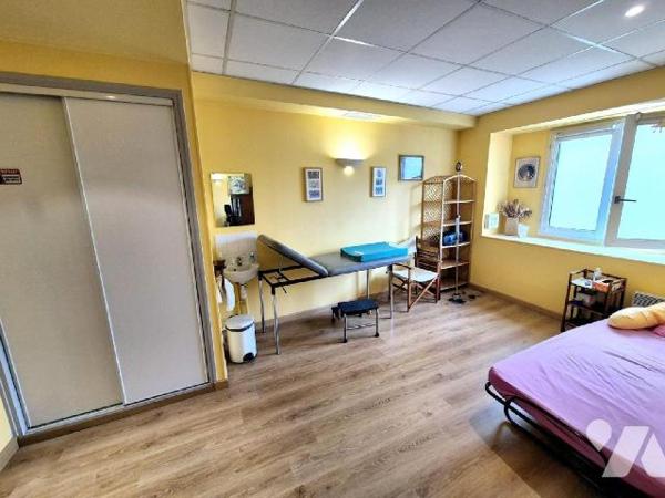 Idéalement situé proche du centre ville et de la gare, sur une avenue fréquentée, venez découvr...