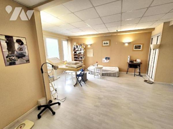 Idéalement situé proche du centre ville et de la gare, sur une avenue fréquentée, venez découvr...