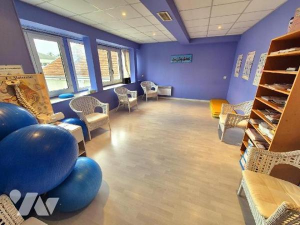 Idéalement situé proche du centre ville et de la gare, sur une avenue fréquentée, venez découvr...