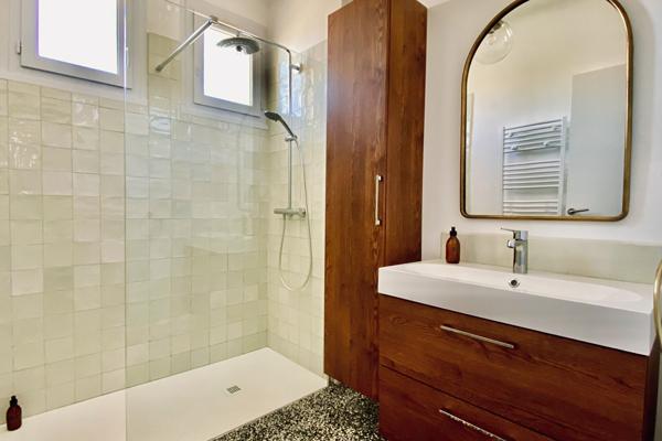 Maison Saint Cannat 6 pièces 193 m2 sur terrain de 1600m² + piscine + garage et annexes