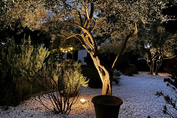 Maison Saint Cannat 6 pièces 193 m2 sur terrain de 1600m² + piscine + garage et annexes