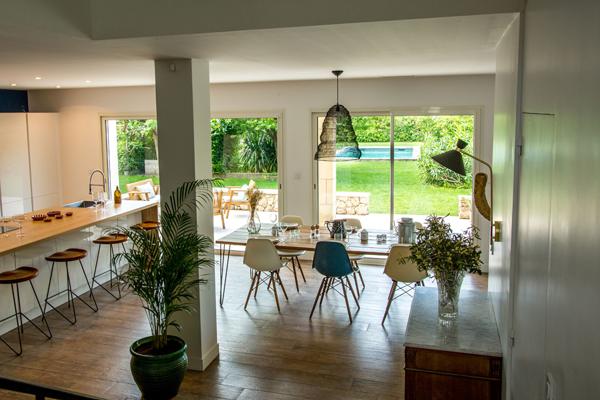 Maison Saint Cannat 6 pièces 193 m2 sur terrain de 1600m² + piscine + garage et annexes