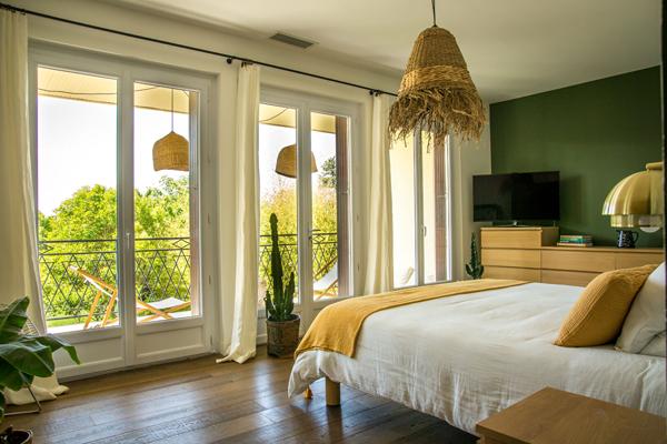 Maison Saint Cannat 6 pièces 193 m2 sur terrain de 1600m² + piscine + garage et annexes