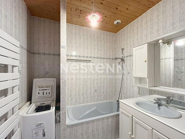 Bel immeuble plein centre d'Yssingeaux avec commerce en rdc et un appartement à l'étage