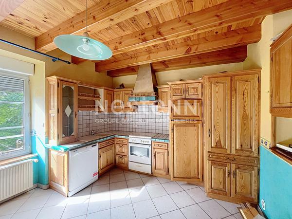 Bel immeuble plein centre d'Yssingeaux avec commerce en rdc et un appartement à l'étage