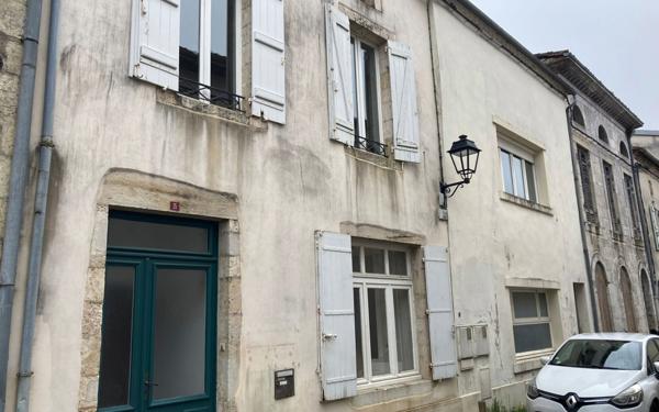 Maison à vendre    6 pièces •  Roquefort