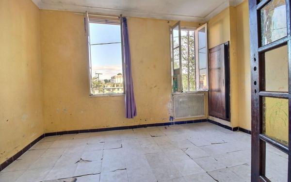 Maison à vendre    7 pièces • 170 m2 Marseille 3