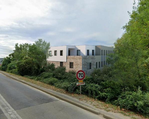 Local pour activités de services, professions libérales, ... de 125.81 m2 & 2 stationnements en extérieur + 3 parkings en sous-sol