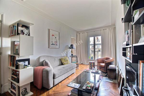 Appartement Paris 2/3 pieces de 47.90 m2 - 2 balcons