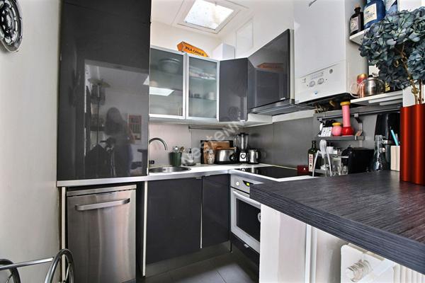 Appartement Paris 2/3 pieces de 47.90 m2 - 2 balcons