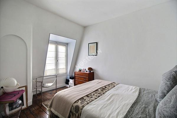 Appartement Paris 2/3 pieces de 47.90 m2 - 2 balcons