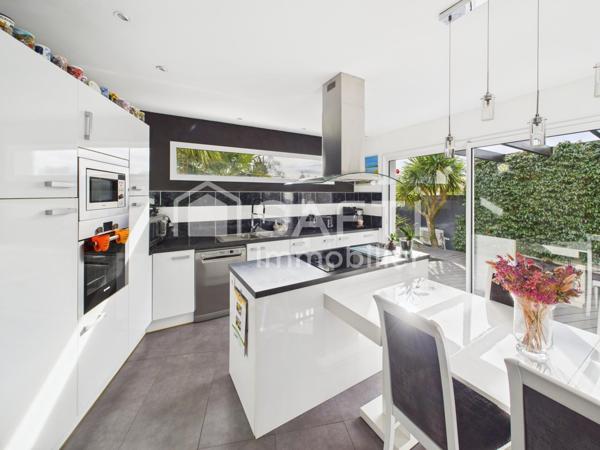 Maison familiale avec piscine à Pessac de 147 m2 -  4 chambres  – Terrain 533 m²