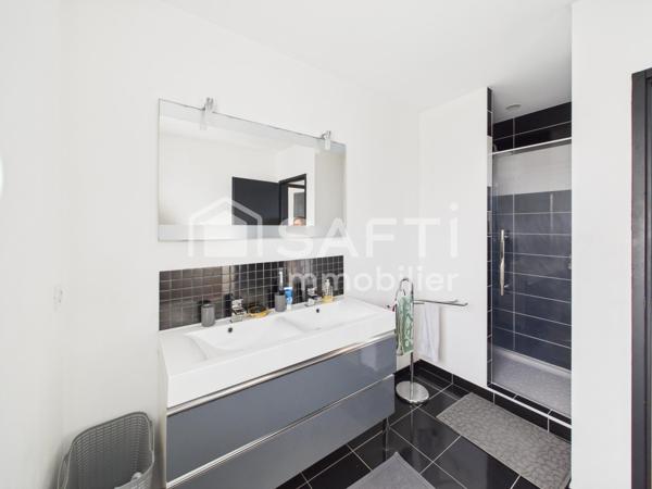 Maison familiale avec piscine à Pessac de 147 m2 -  4 chambres  – Terrain 533 m²