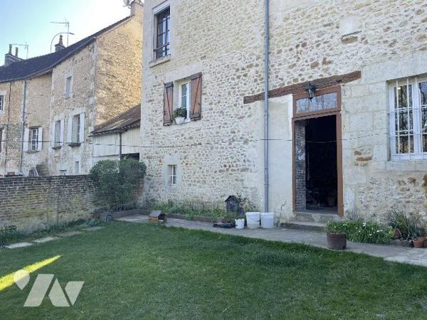 MAISON AVEC GARAGE ET JARDIN PROCHE CENTRE-VILLE