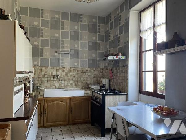 MAISON AVEC GARAGE ET JARDIN PROCHE CENTRE-VILLE