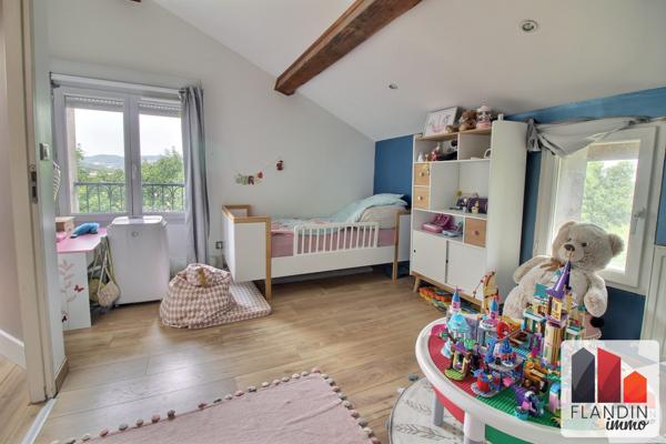Maison en pierre de caractère 149 m² – Dépendance aménagée – Piscine – Soucieu-en-Jarrest / Thurins