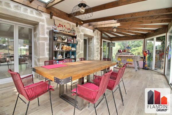 Maison en pierre de caractère 149 m² – Dépendance aménagée – Piscine – Soucieu-en-Jarrest / Thurins