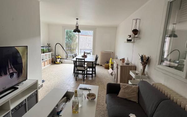 Maison à louer    2 pièces • 64,73 m2 Saint-Péravy-la-Colombe