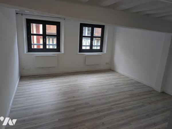 À VENDRE – ROUEN VIEUX MARCHE T2 entièrement rénové, 3ème et dernier étage