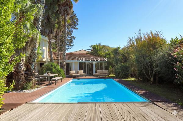 A vendre, maison familiale avec piscine, jardin, studio indépendant et garage à Biarritz