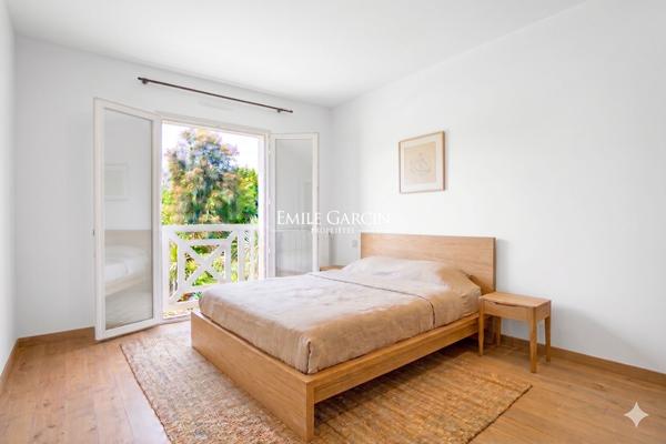A vendre, maison familiale avec piscine, jardin, studio indépendant et garage à Biarritz